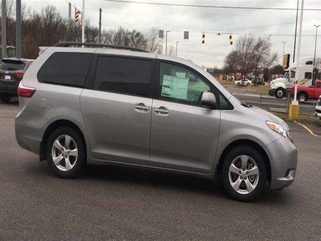 Toyota Sienna 2017 photo 1